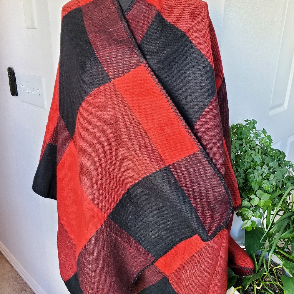 Eddie Bauer plaid women's knit poncho